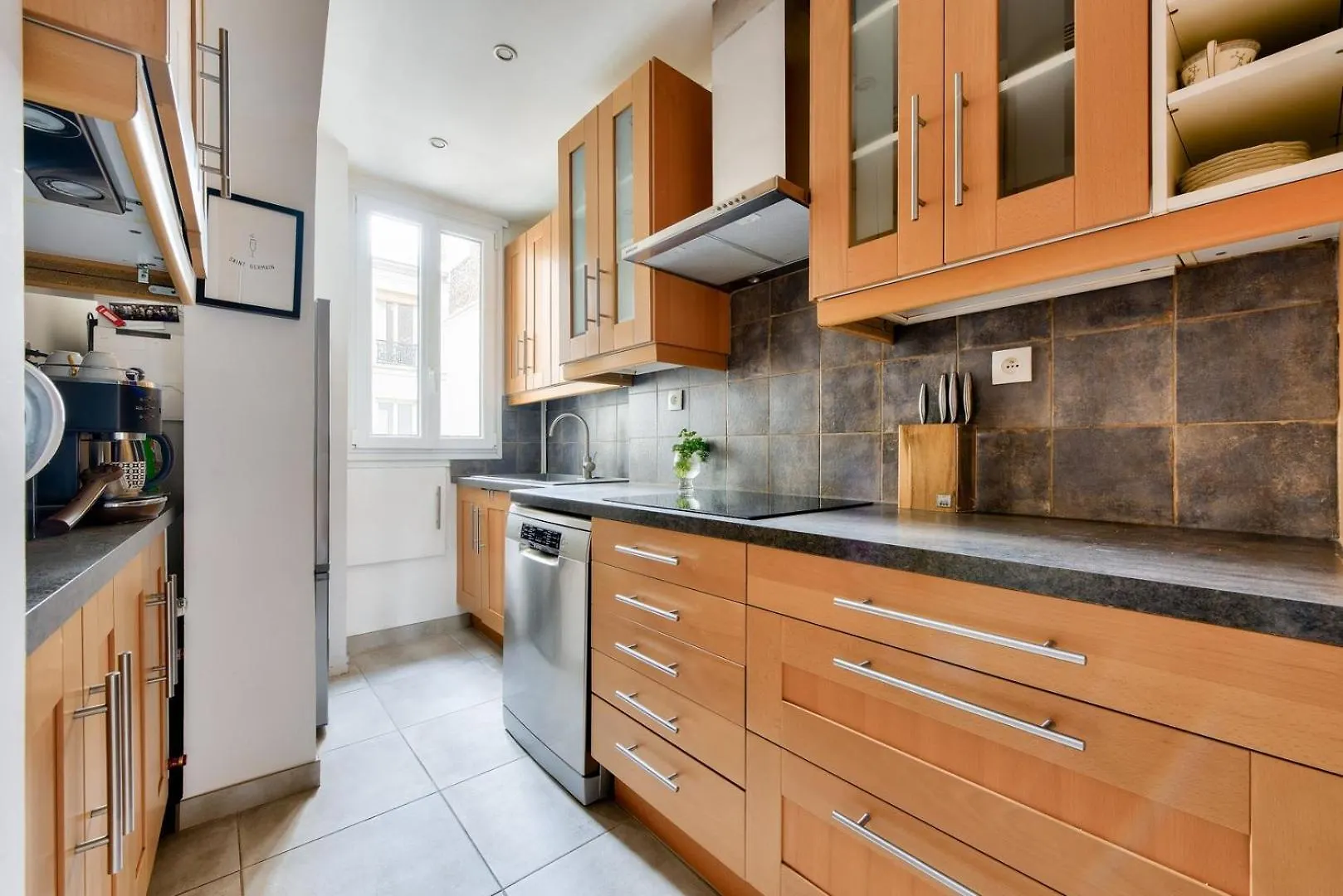 Апартаменты Charming Property With Open Views Париж Франция